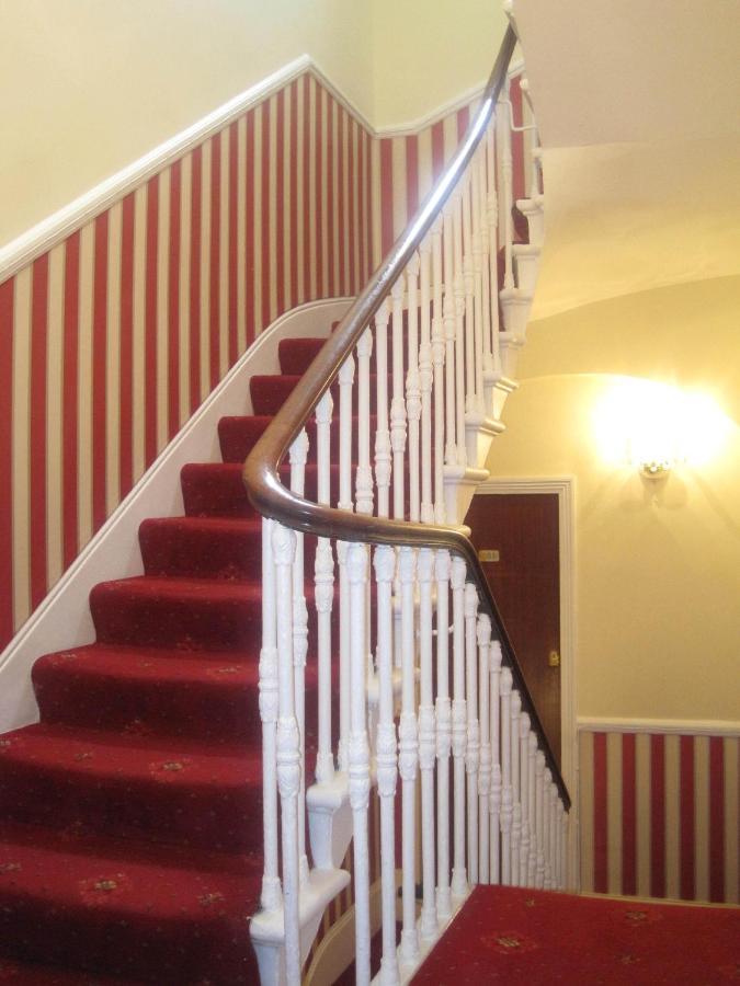 Отель Aaraya Sussex Gardens Лондон Экстерьер фото